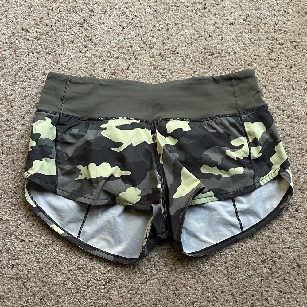 Camo Lululemon Speed Shorts Size 4 - 2.5” Inseam